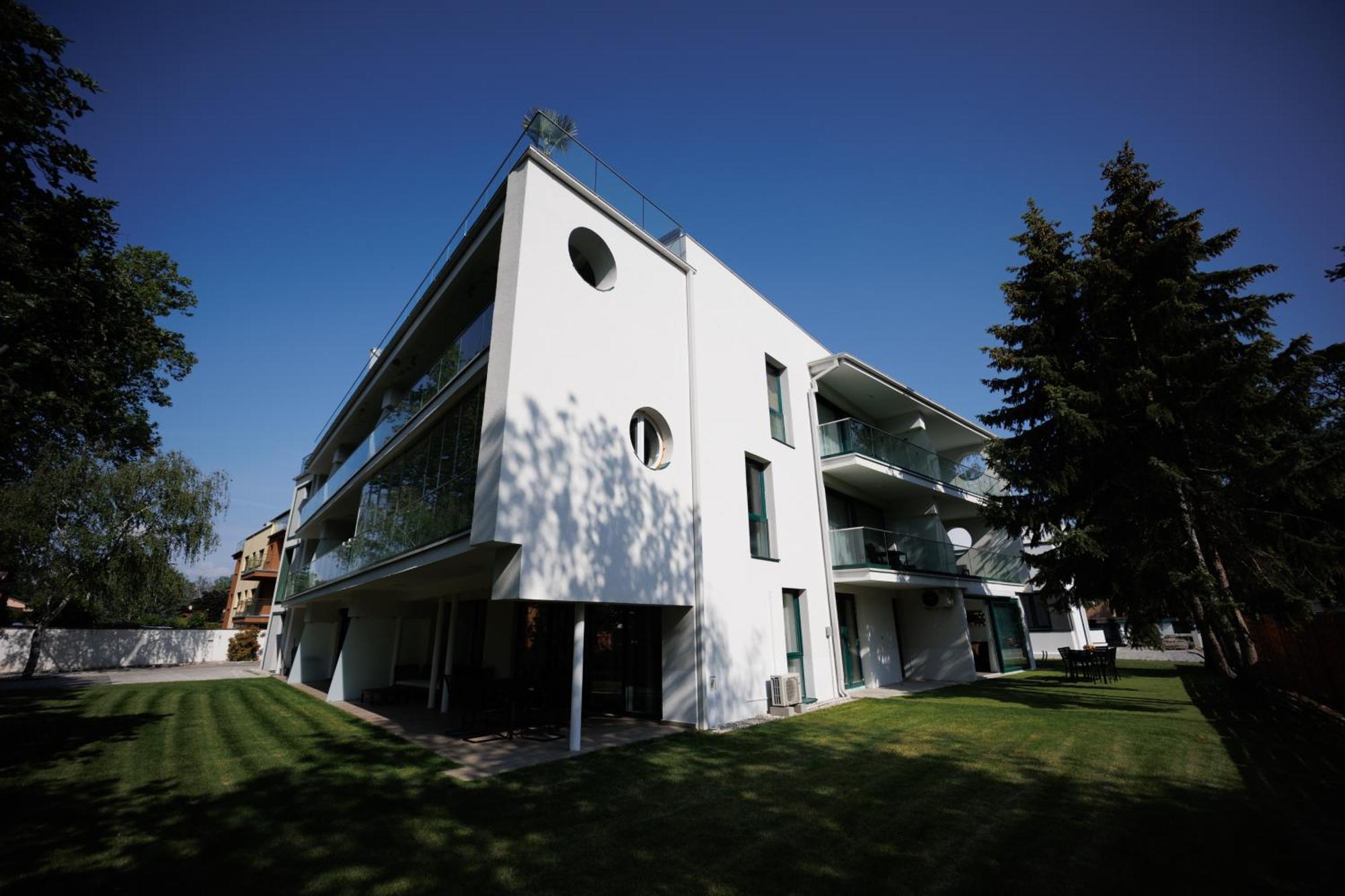 Villa Bauhaus Wellness Apartman Siófok Exterior foto